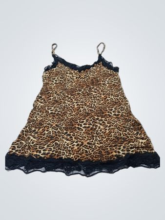 Leoprint-Slipkleid mit schwarzer Spitzenverzierung