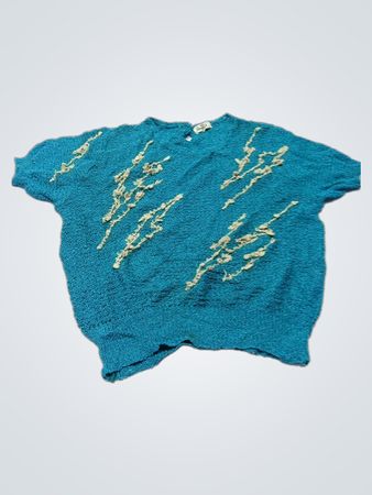 Rovetia Blue Strickoberteil mit strukturierter Oberfläche und gestickten Akzenten