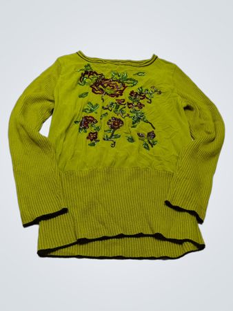 Limettengrüner Langarmpullover mit floraler Perlenverzierung