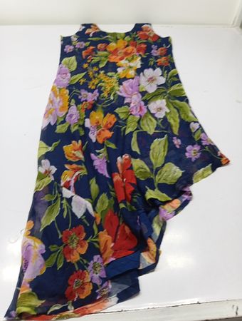 Marineblaues Kleid mit Blumenmuster