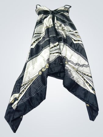 Schwarz-weiß gemusterter Schal