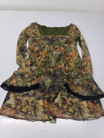 Kleid mit langen Ärmeln und schwarzer Einfassung