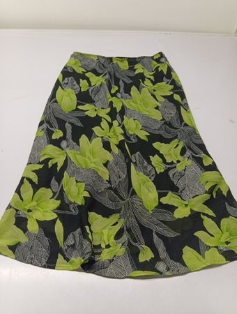 Traditioneller Midirock mit Blumenmuster