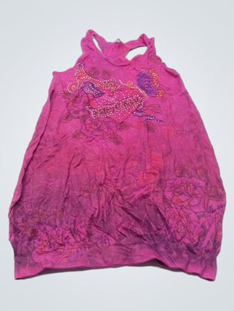 Regata rosa com estampa de flores e borboletas