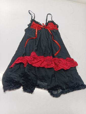 Schwarzes und rotes Spitzen-Nachthemd