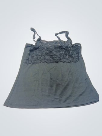 Schwarzes Spitzen-Camiärmelshirt