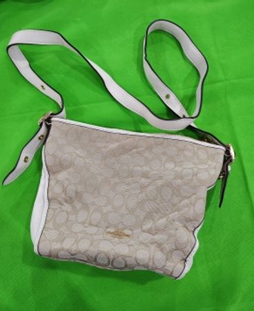 Bolso de hombro de lona revestida beige con firma Coach