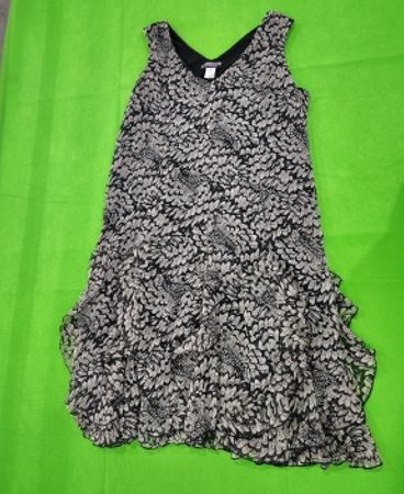 The Pyramid Collection Black and White Printed Sleeveless Midi Dress