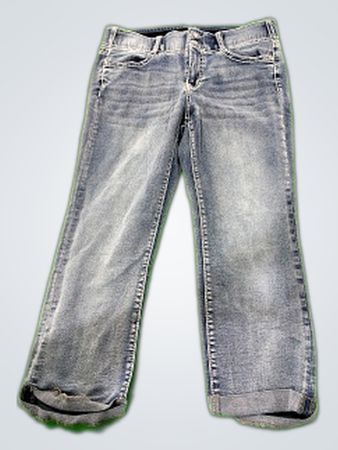 APT.9 Light Wash Capri Jeans