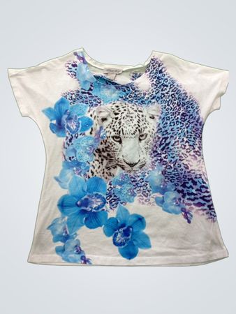Hasset Full Women's White Graphic T-Shirt with Blue Flowers and Leopard Print