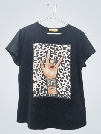 Vinizbena Fashion Icon T-Shirt