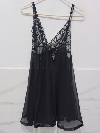 Schwarzes Mesh-Babydoll mit Spitzen-Detail