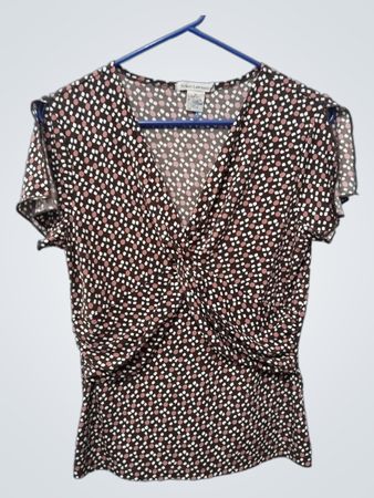 Susan Lawrence Damen Oberteil mit kurzen Ärmeln, braun mit Polka-Dots und gedrehtem Vorderteil