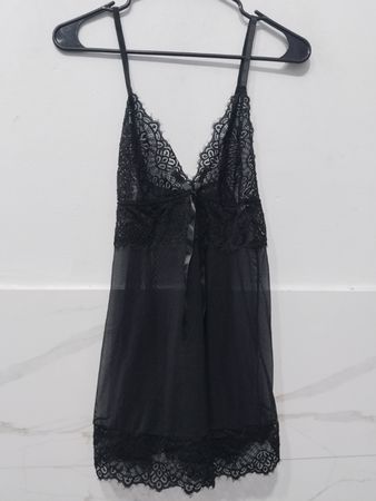 Schwarzes Spitzenbesatz-Chemise