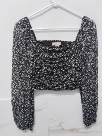 B.O.G Collective Schwarzes Blumenmuster gerafftes Crop-Top mit quadratischem Ausschnitt und langen Ärmeln