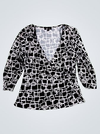 AB Studio Women's Black and White Geometric Patterned Top