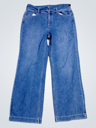 Blaue weite Jeans im Crop-Stil