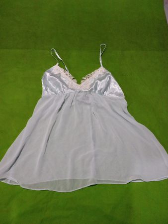 Robe de nuit babydoll en dentelle bleu clair APT 9