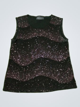 Top sans manches noir avec des paillettes roses