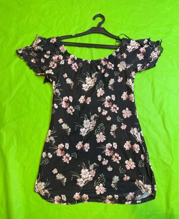 Schwarze Blumenbluse