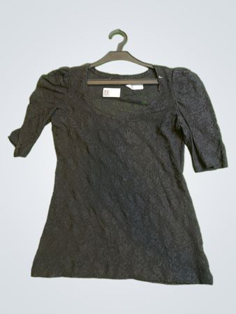 Schwarzes Spitzenkleid