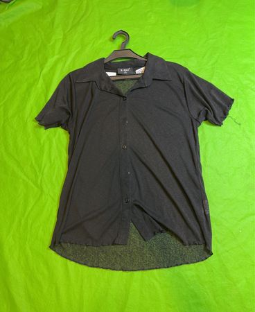 Schwarzes Poloshirt