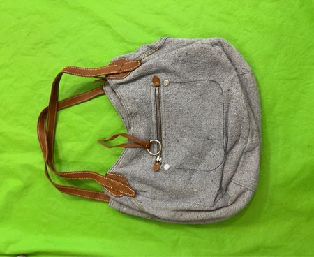 Grau Denim Tragetasche mit braunen Lederträgern