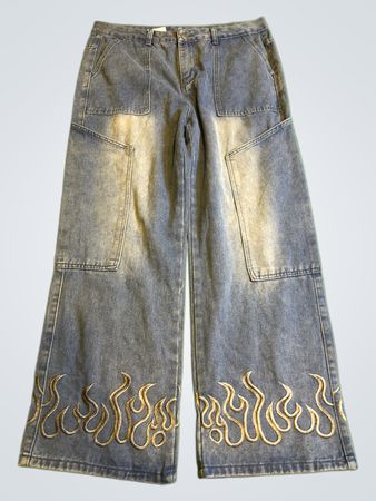 Flare-Jeans mit gelben Flammen
