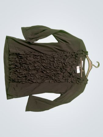 Schöne Verbindung Schwarzes Rüschenshirt mit langen Ärmeln