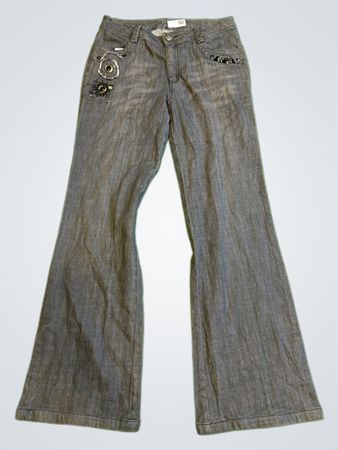Graue Schlagjeans
