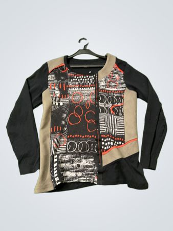 Langarmshirt mit schwarzem, grauem und orangefarbenem Design