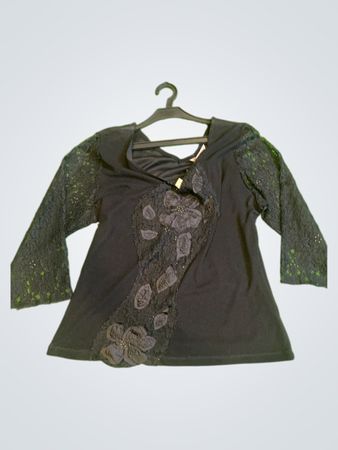 Sara Louise Damen Schwarze Bluse mit Spitzenärmeln