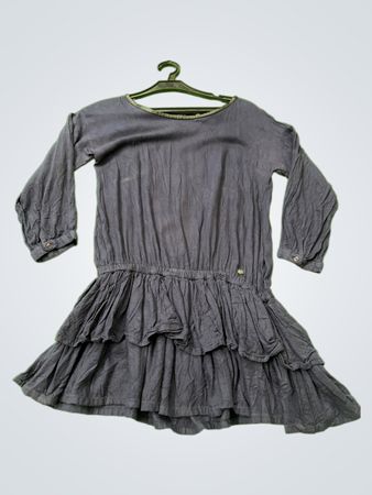 B-KARO Graues Rüschentragkleid