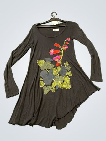 Schwarzes Blumenkleid