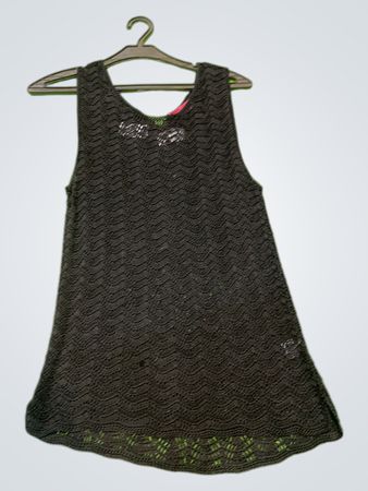 Schwarzes Häkelkleid