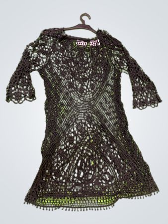 Schwarzes Häkelkleid