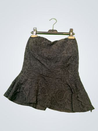 Schwarzes trägerloses Oberteil