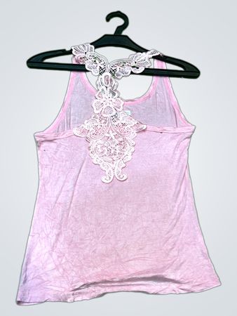 Pinkes Spitzenoberteil