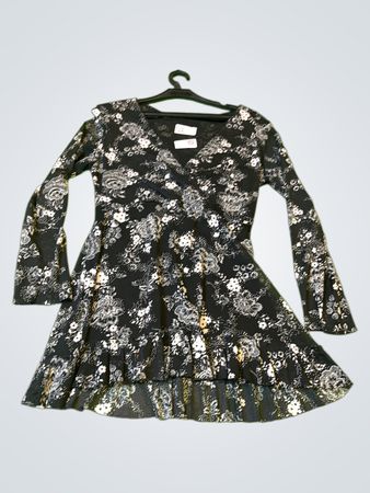 Schwarzes Blumenkleid