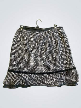 Schwarzer und weißer Tweed-Rock