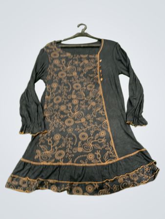 Anne Weyburn Schwarzes und Goldenes Kleid