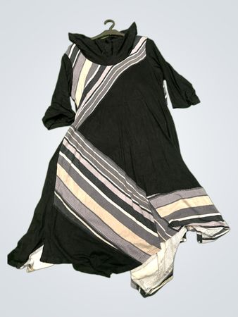 RIU Schwarzes und Graues Gestreiftes Kleid