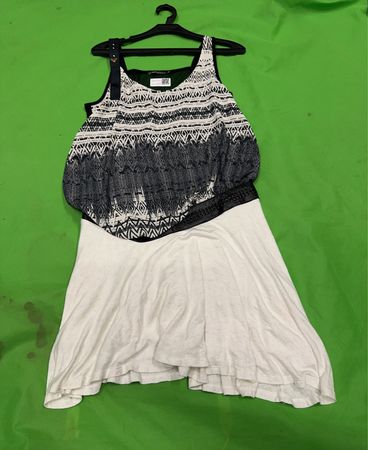 Schwarz-weißes Kleid für Damen