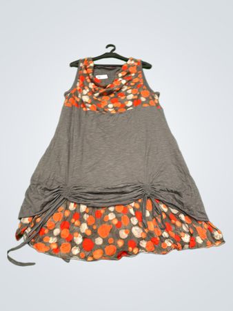 „Grau und Orange gepunktetes Kleid“