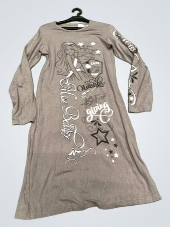 Graues Langarmkleid mit grafischem Design