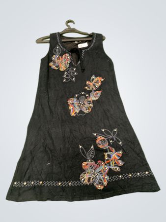 S.C. Fashions Schwarzes Floral Besticktes Kleid