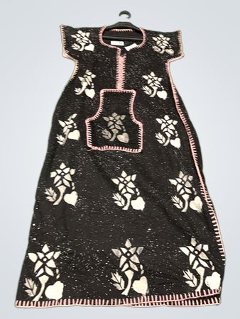 Schwarzes Blumenkleid