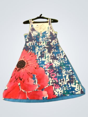 „Blaues und pinkes Blumenkleid“