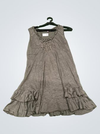 Graues Rüschkleid