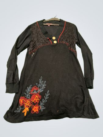 Lee Brown Schwarzes Besticktes Kleid